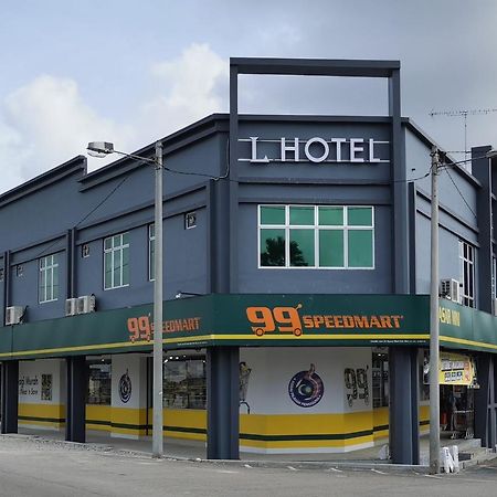 L Hotel Simpang Renggam Buitenkant foto