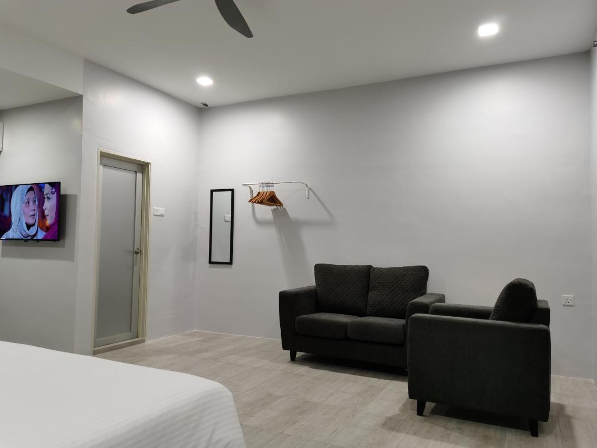 L Hotel Simpang Renggam Buitenkant foto