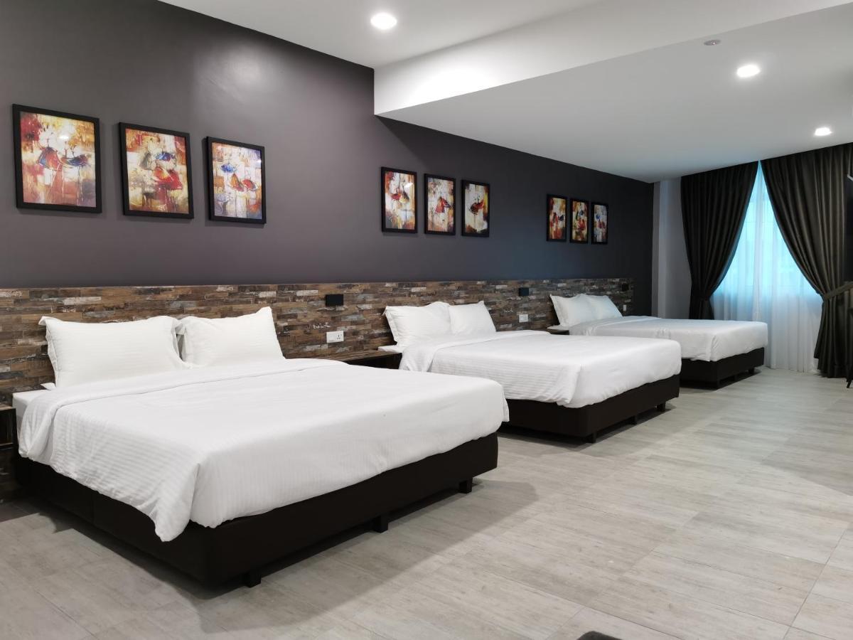 L Hotel Simpang Renggam Buitenkant foto