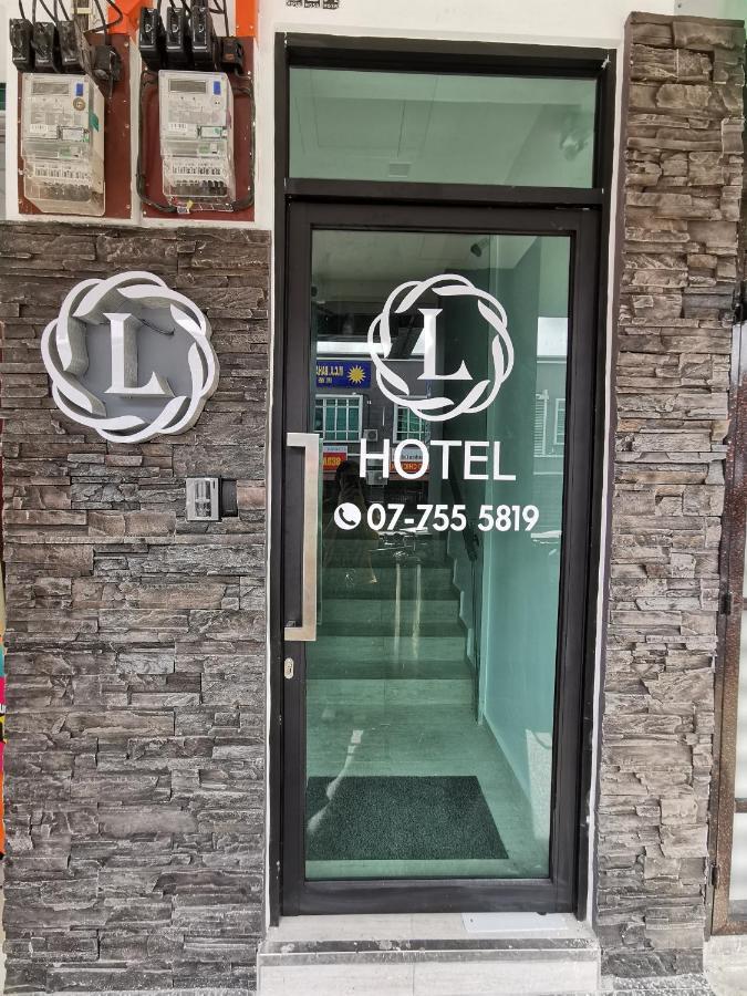 L Hotel Simpang Renggam Buitenkant foto
