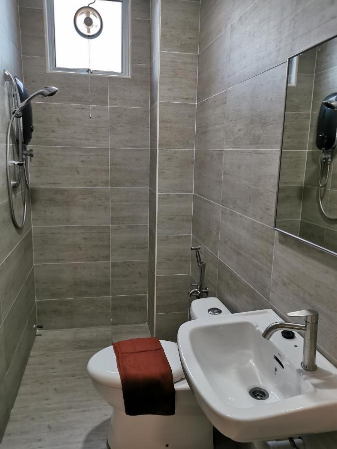 L Hotel Simpang Renggam Buitenkant foto