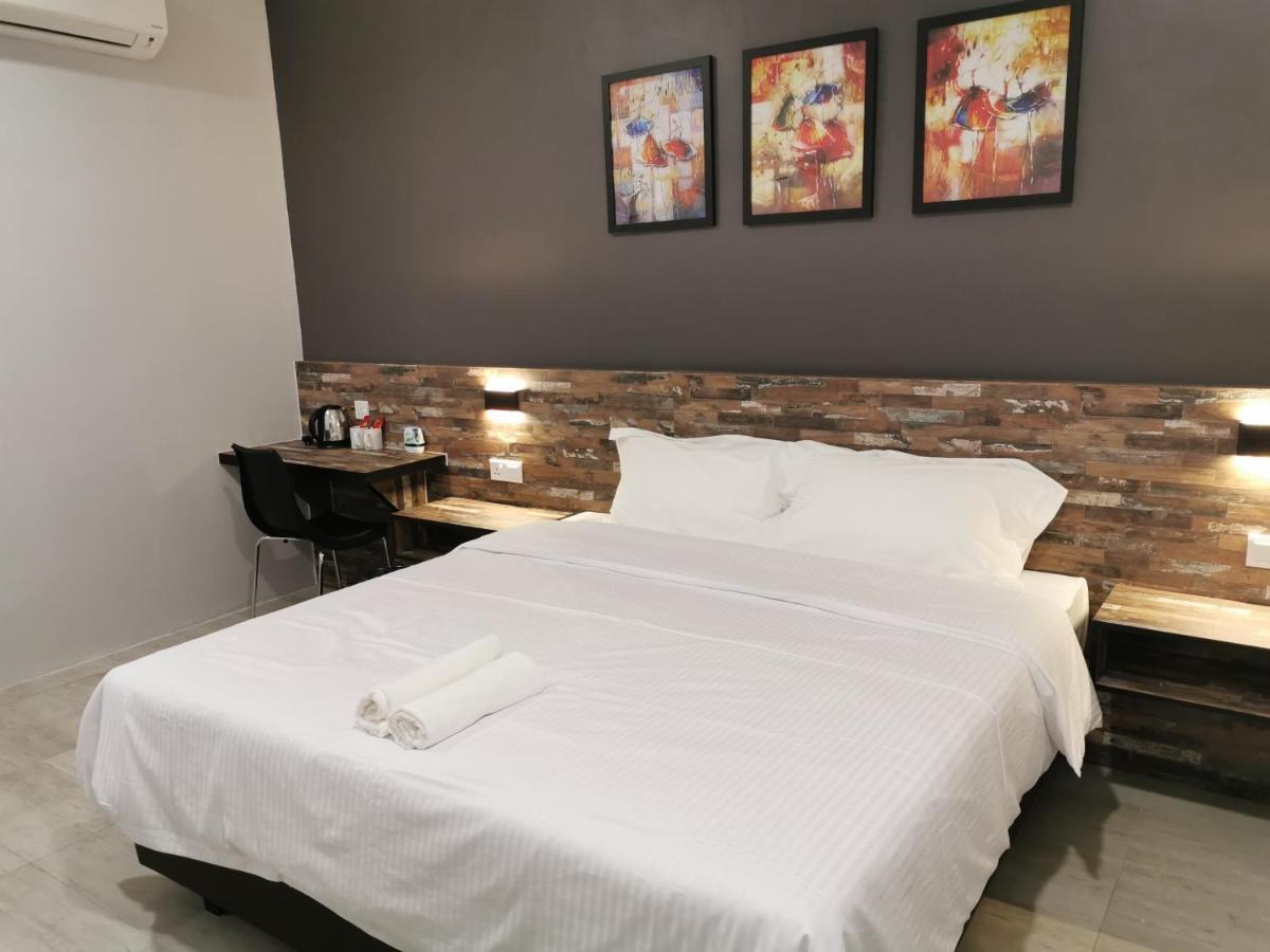 L Hotel Simpang Renggam Buitenkant foto