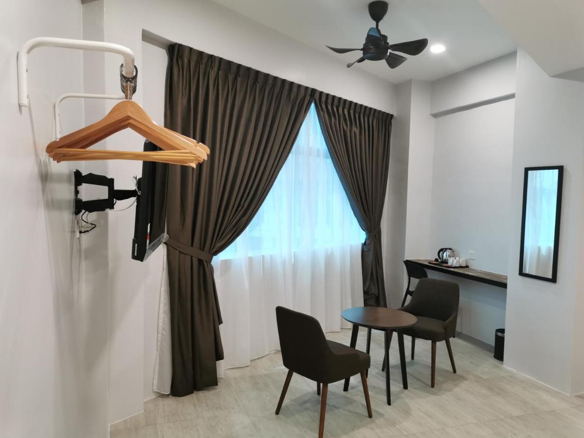 L Hotel Simpang Renggam Buitenkant foto