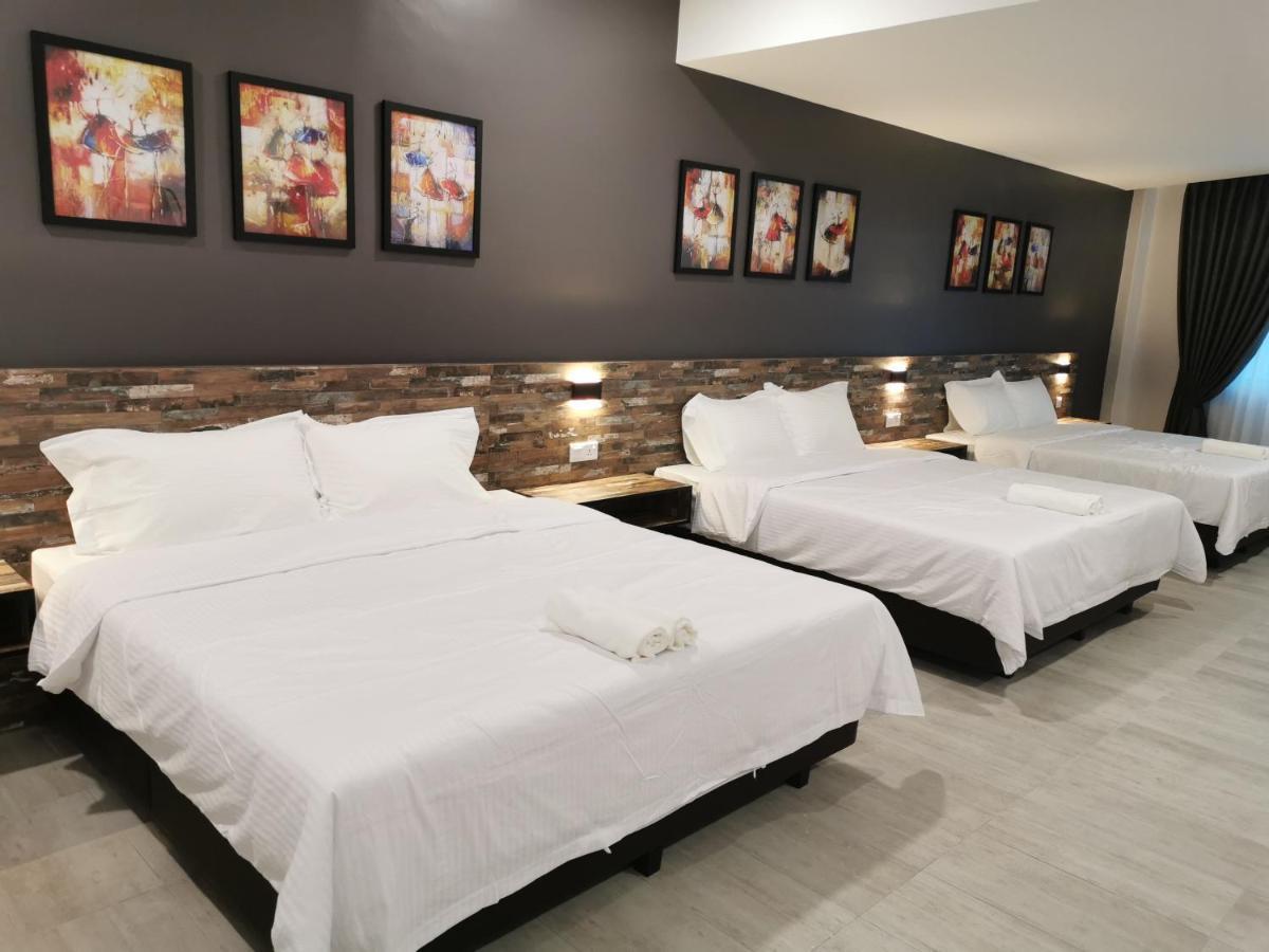 L Hotel Simpang Renggam Buitenkant foto