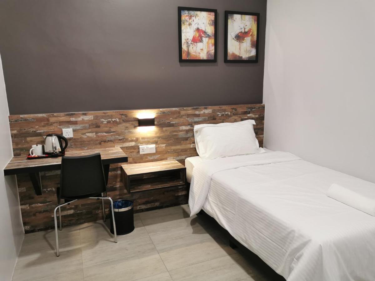 L Hotel Simpang Renggam Buitenkant foto