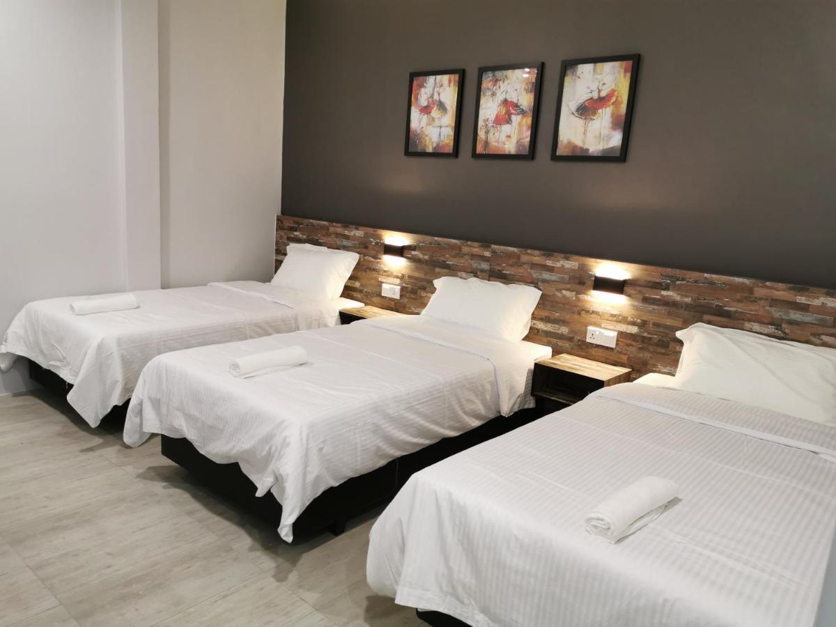 L Hotel Simpang Renggam Buitenkant foto